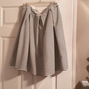 Striped pleated skirt